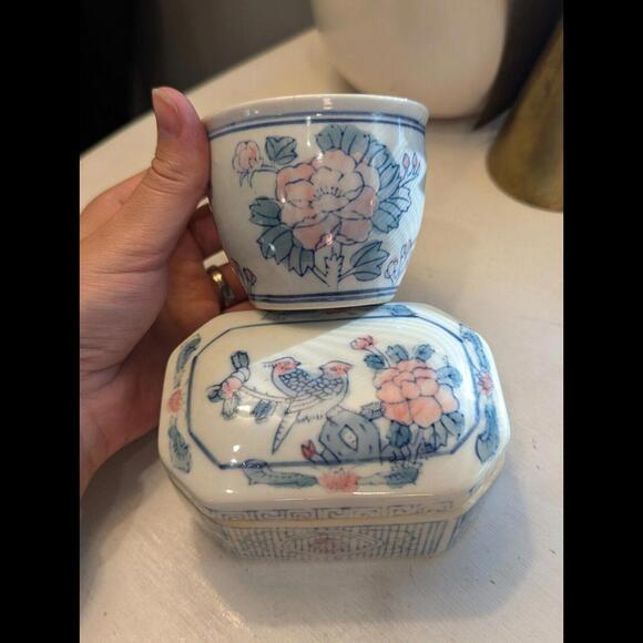 Vintage Chinese Trinket Box and Small Bowl, Hand-painted. - Picture 3 of 10